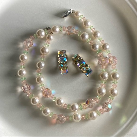 Vintage Jewelry - Pearl pastel crystal strand necklace 21”
